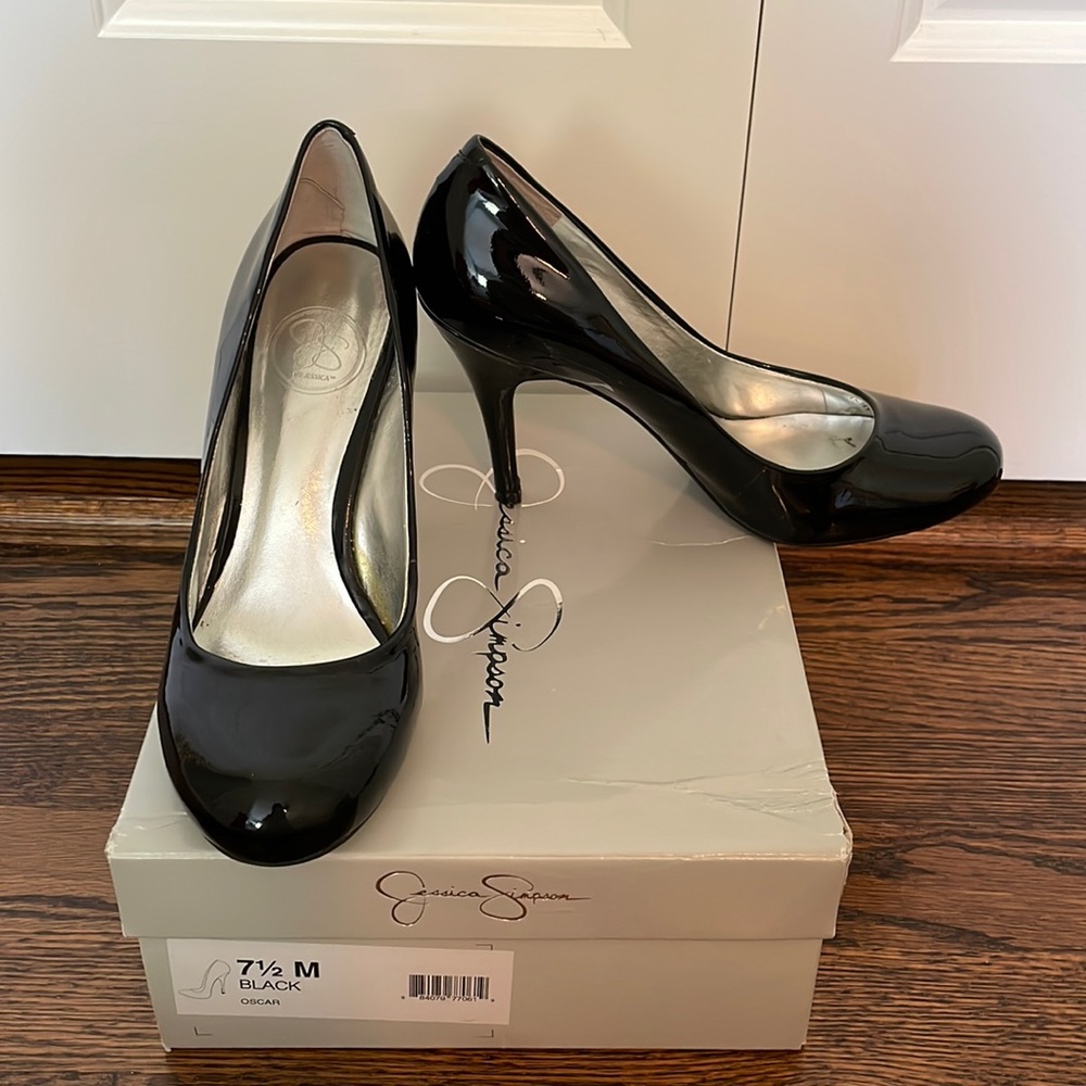 Black Pumps